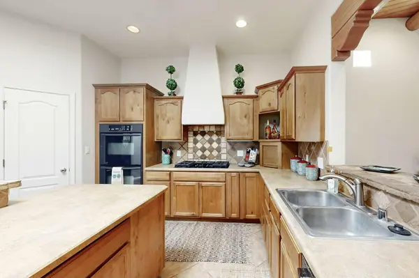 233 Shangri La CT NW, Albuquerque, NM 87107