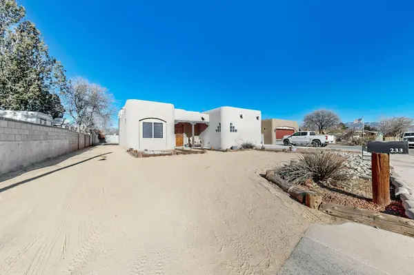 233 Shangri La CT NW, Albuquerque, NM 87107