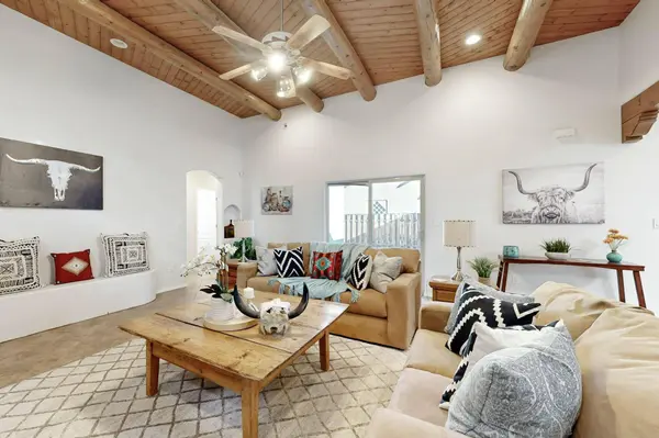 233 Shangri La CT NW, Albuquerque, NM 87107