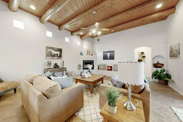 233 Shangri La CT NW, Albuquerque, NM 87107