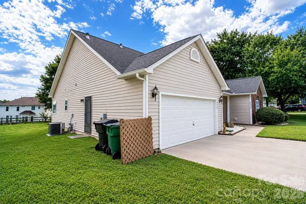 9612 Veronica DR, Charlotte, NC 28215