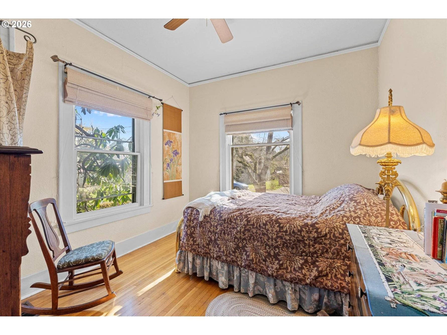 3805 SE Mall St - Living Room