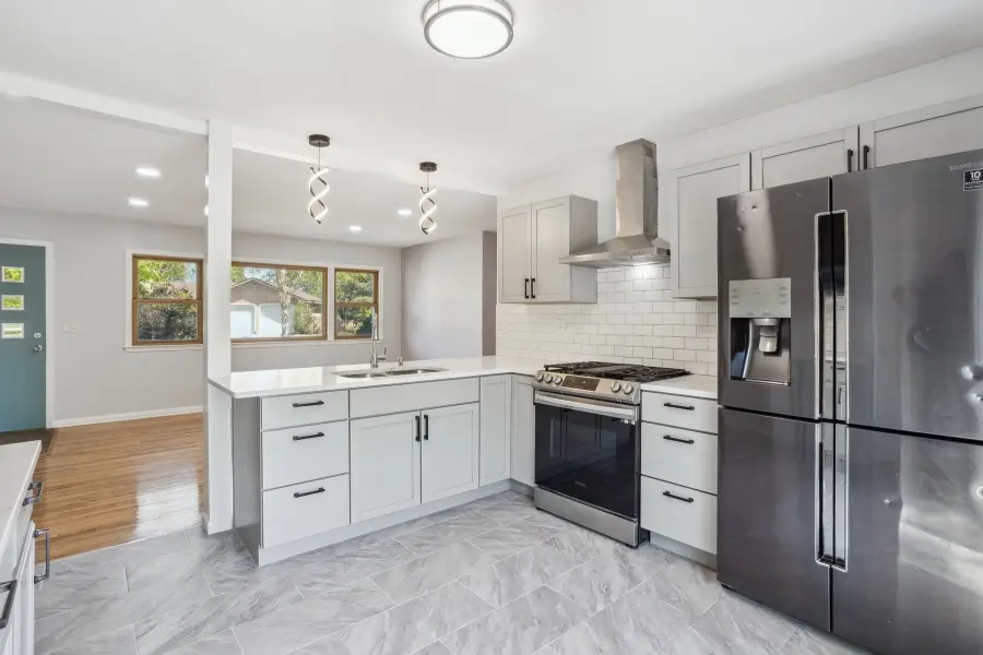Admiral Ln N, Minneapolis, MN 55429-2527