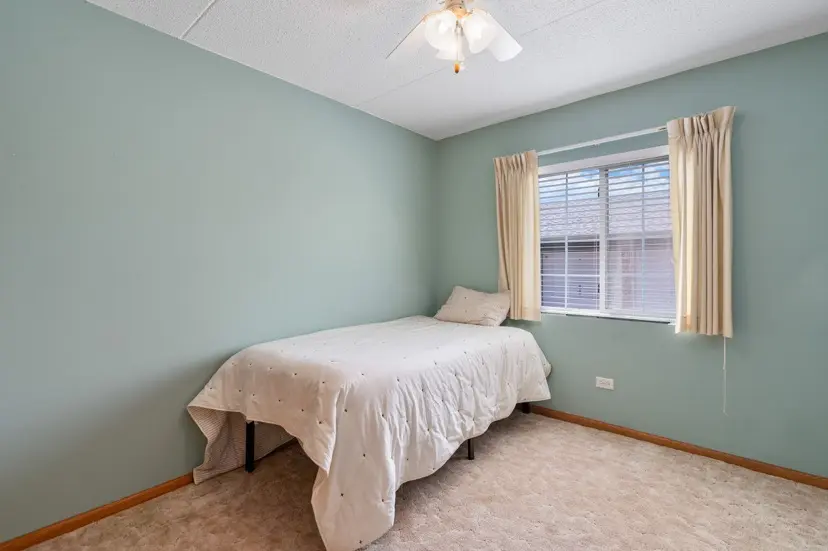 Eagle Dr, Tinley Park, IL 60477-5099