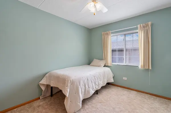 Eagle Dr, Tinley Park, IL 60477-5099