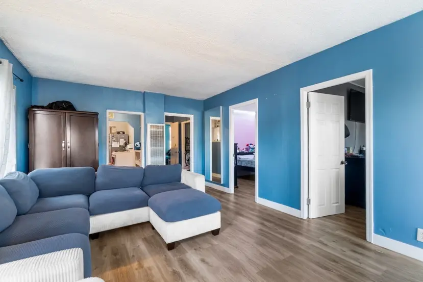 E 105th St, Los Angeles, CA 90003-4726