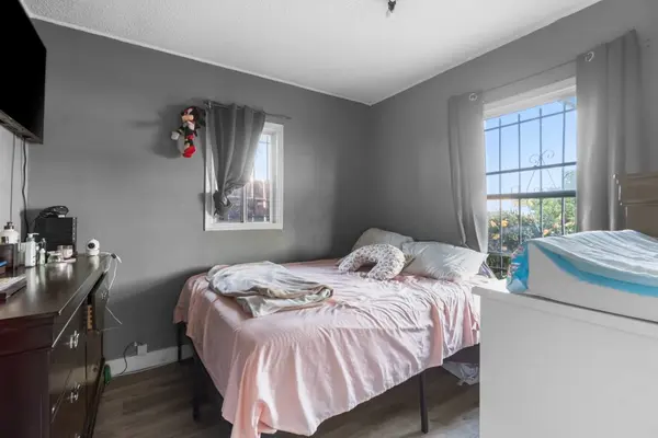 E 105th St, Los Angeles, CA 90003-4726