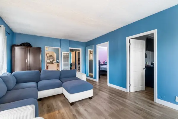 E 105th St, Los Angeles, CA 90003-4726
