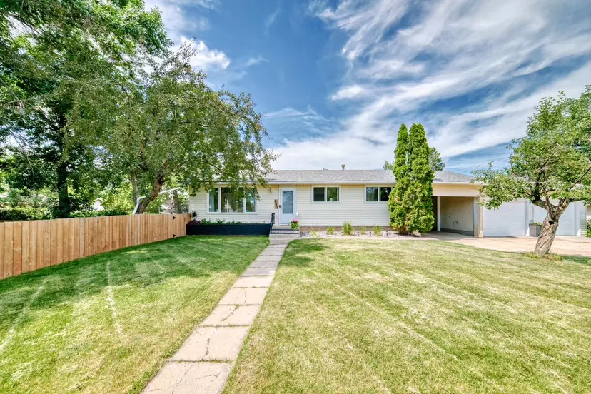 Edmonton, AB T5R 1E3,150 St NW