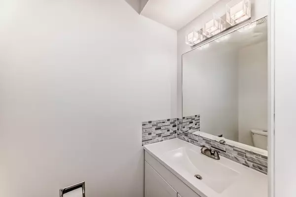 119 St NW, Edmonton, AB T6J 5N5