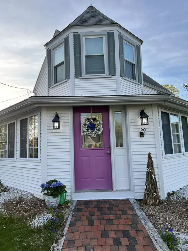 Prospect Ave, Niantic, CT 06357-3008