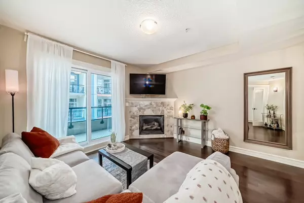 111 St NW, Edmonton, AB T5K 1K6