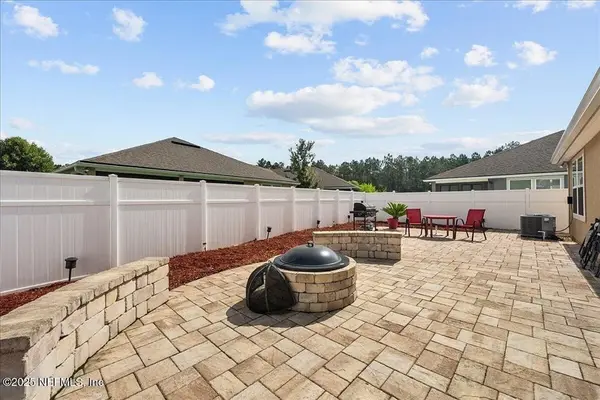 Vanden Ct, Jacksonville, FL 32222-2906