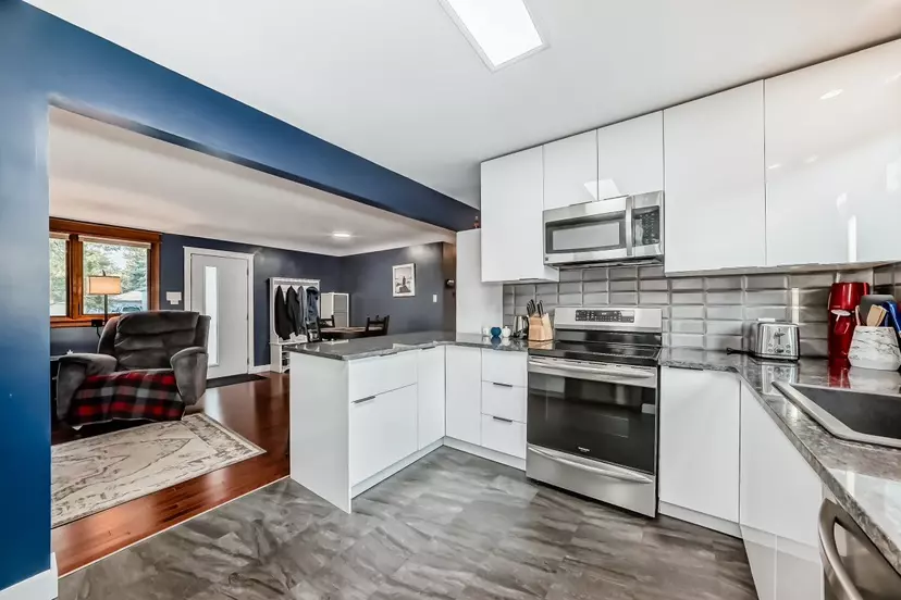 Edmonton, AB T6C 1H8,86 Ave NW