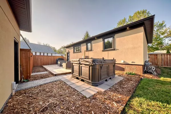 Edmonton, AB T6C 1H8,86 Ave NW