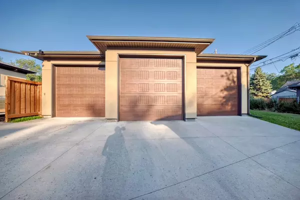 Edmonton, AB T6C 1H8,86 Ave NW