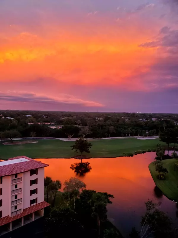 Naples, FL 34108-7107,Pelican Bay Blvd