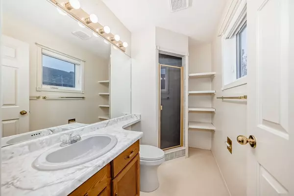 Edmonton, AB T6J 6L1,40 Ave NW