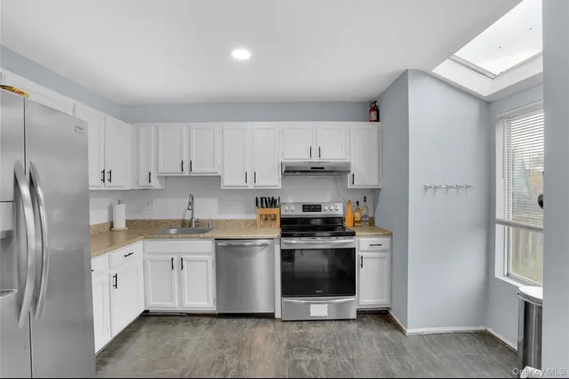 Revere Cir, Washingtonville, NY 10992-1323