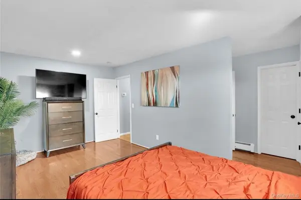 Revere Cir, Washingtonville, NY 10992-1323
