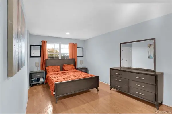 Revere Cir, Washingtonville, NY 10992-1323