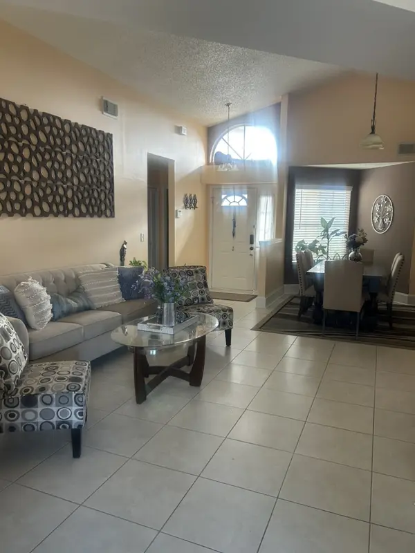 Kingston Cir, Kissimmee, FL 34746-5101