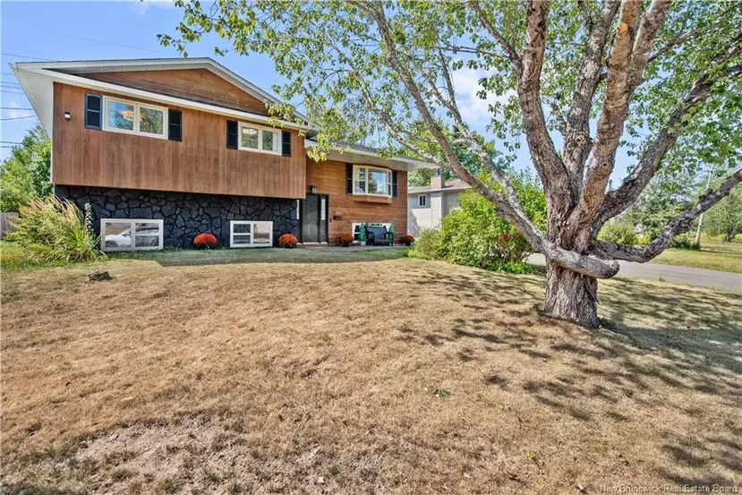 Riverview, NB E1B 3P3,Henderson Ave