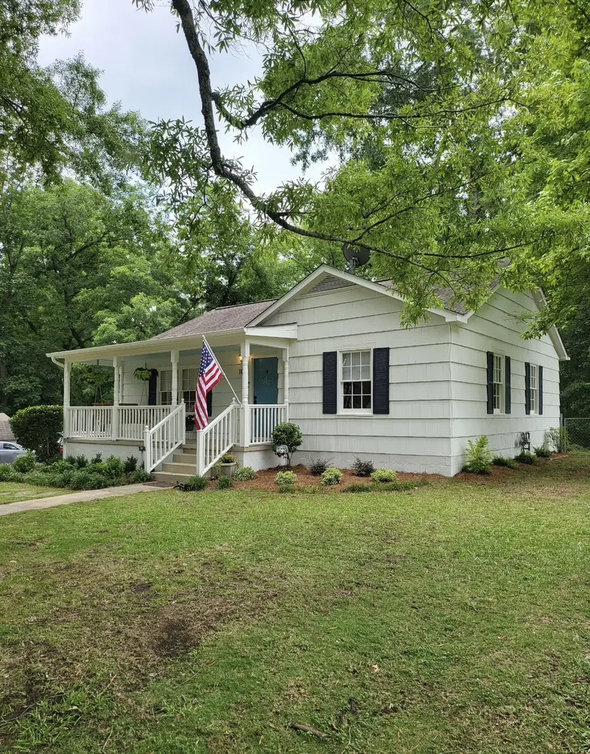 W Sterrett St, Columbiana, AL 35051-5305