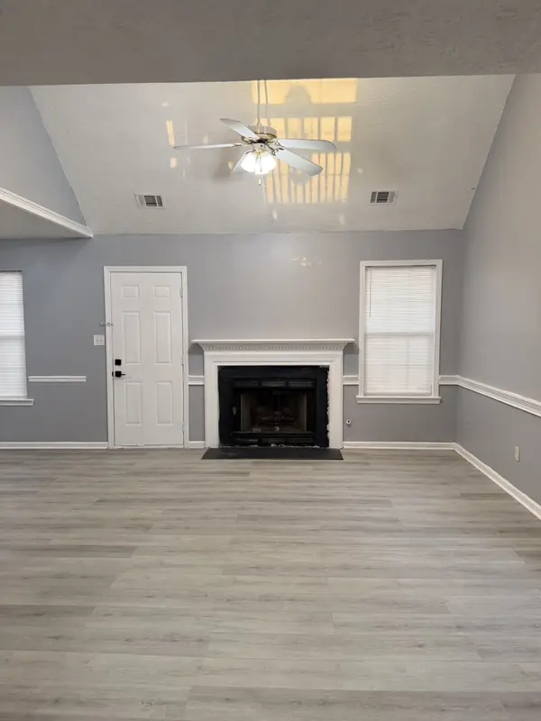 Durham Ridge Ct NW, Lilburn, GA 30047-5876