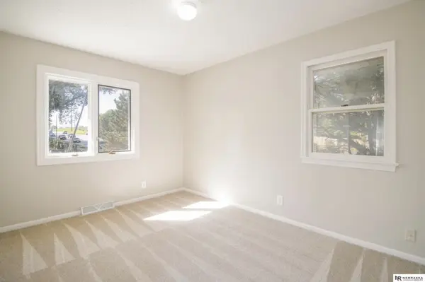 N 96th St, Omaha, NE 68134-2607