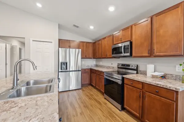 Bellington Blvd, Zephyrhills, FL 33541-2943
