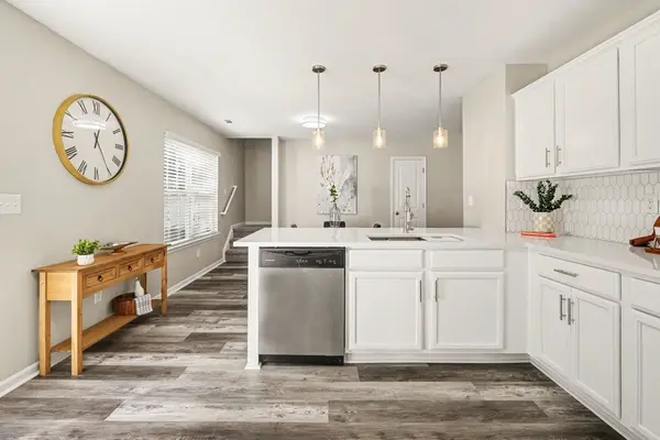 Broad Valley Ct, Charlotte, NC 28216-1739