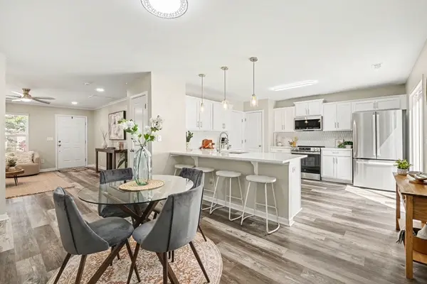 Broad Valley Ct, Charlotte, NC 28216-1739