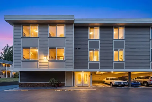 N 200th St, Shoreline, WA 98133-3128