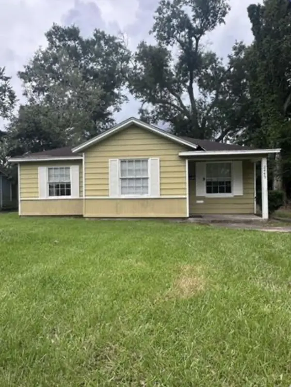2445 Hybrook Ln, Beaumont, TX 77703-2807