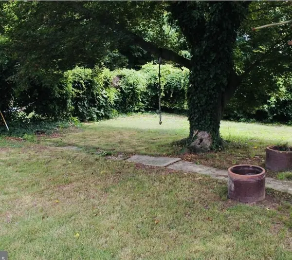 Walnut St, Salem, NJ 08079-1747