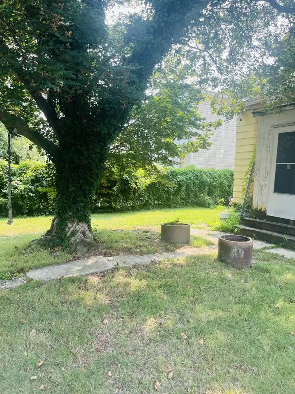 Walnut St, Salem, NJ 08079-1747