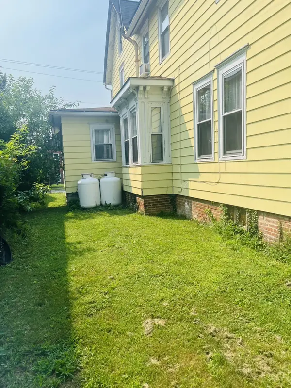 Walnut St, Salem, NJ 08079-1747