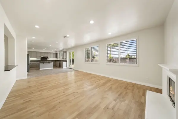 Cliffrose St, Corona, CA 92883-8471