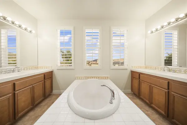 Cliffrose St, Corona, CA 92883-8471