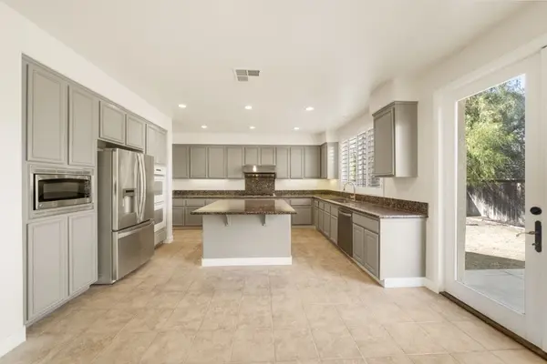 Cliffrose St, Corona, CA 92883-8471