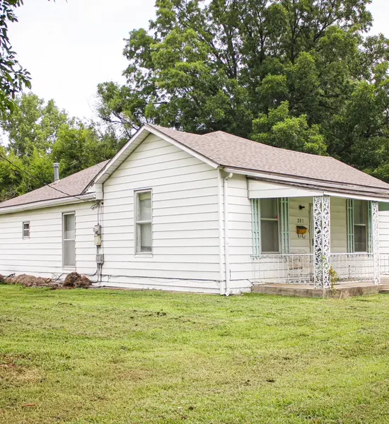 E Elm St, Clinton, MO 64735-1541