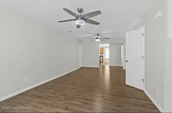 Meadowlark Manor Ln, Louisville, KY 40245-2701