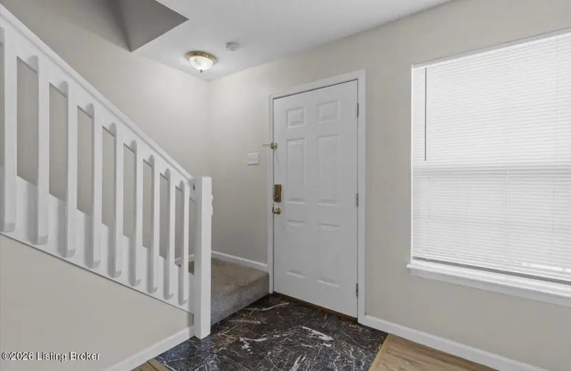 Meadowlark Manor Ln, Louisville, KY 40245-2701