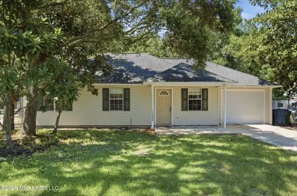 Oak St, Ocean Springs, MS 39564-8917