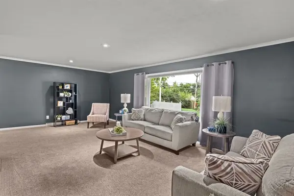 Olympia Dr, Bettendorf, IA 52722-3076