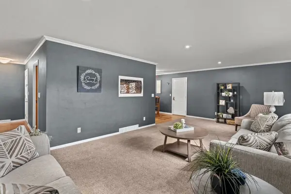 Olympia Dr, Bettendorf, IA 52722-3076