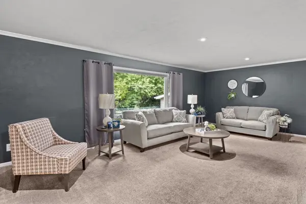 Olympia Dr, Bettendorf, IA 52722-3076