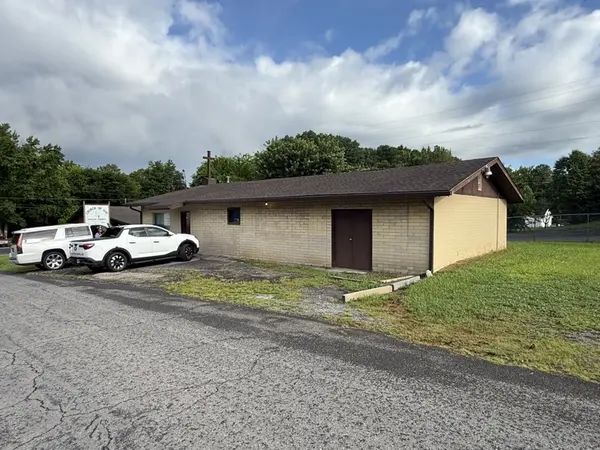 Bonnie Oaks Dr, Dalton, GA 30721-4517