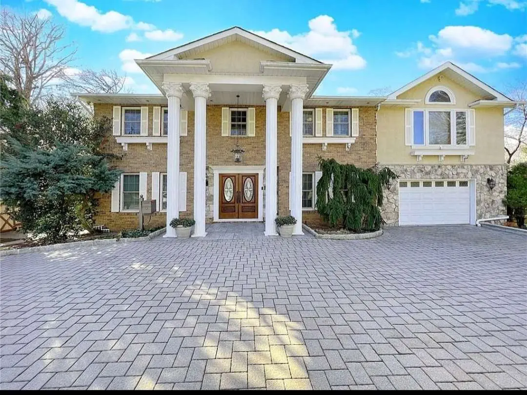 110 Wadsworth Rd, Staten Island, NY 10305